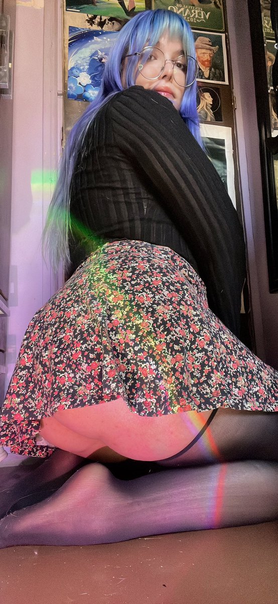nekosdf_'s tweet photo. Holi✌🏻

#pantyhose #thighs #thicc #glassesgirl https://t.co/PL8Y5nkKpW