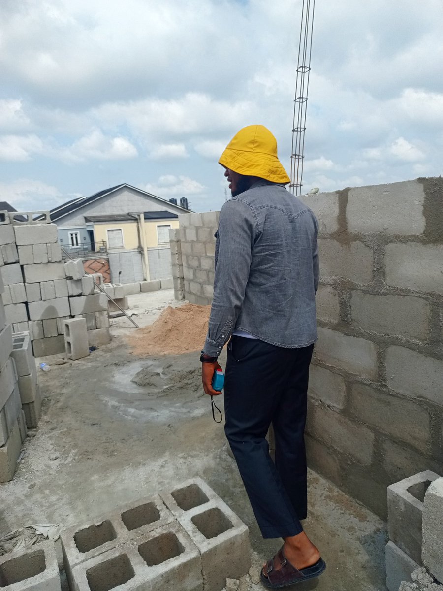 ARÁKÙNRIN ÌYÈLỌLÁ 👷🏡 tweet media