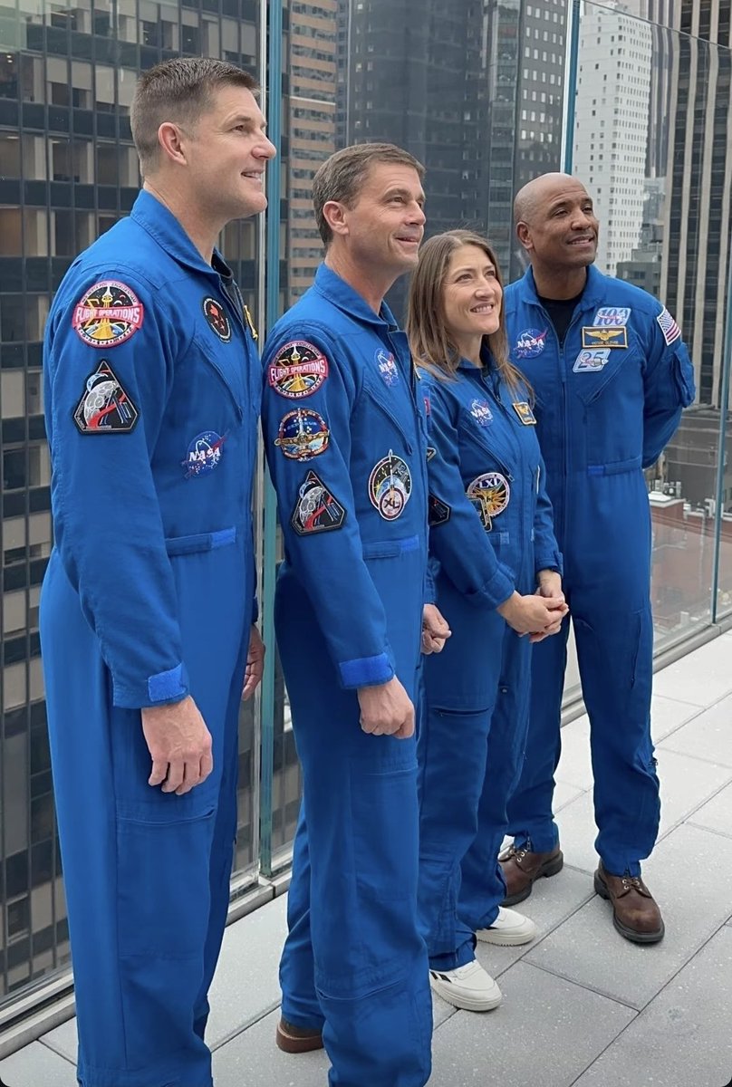 spaceisace's tweet image. i love this crew #artemisii