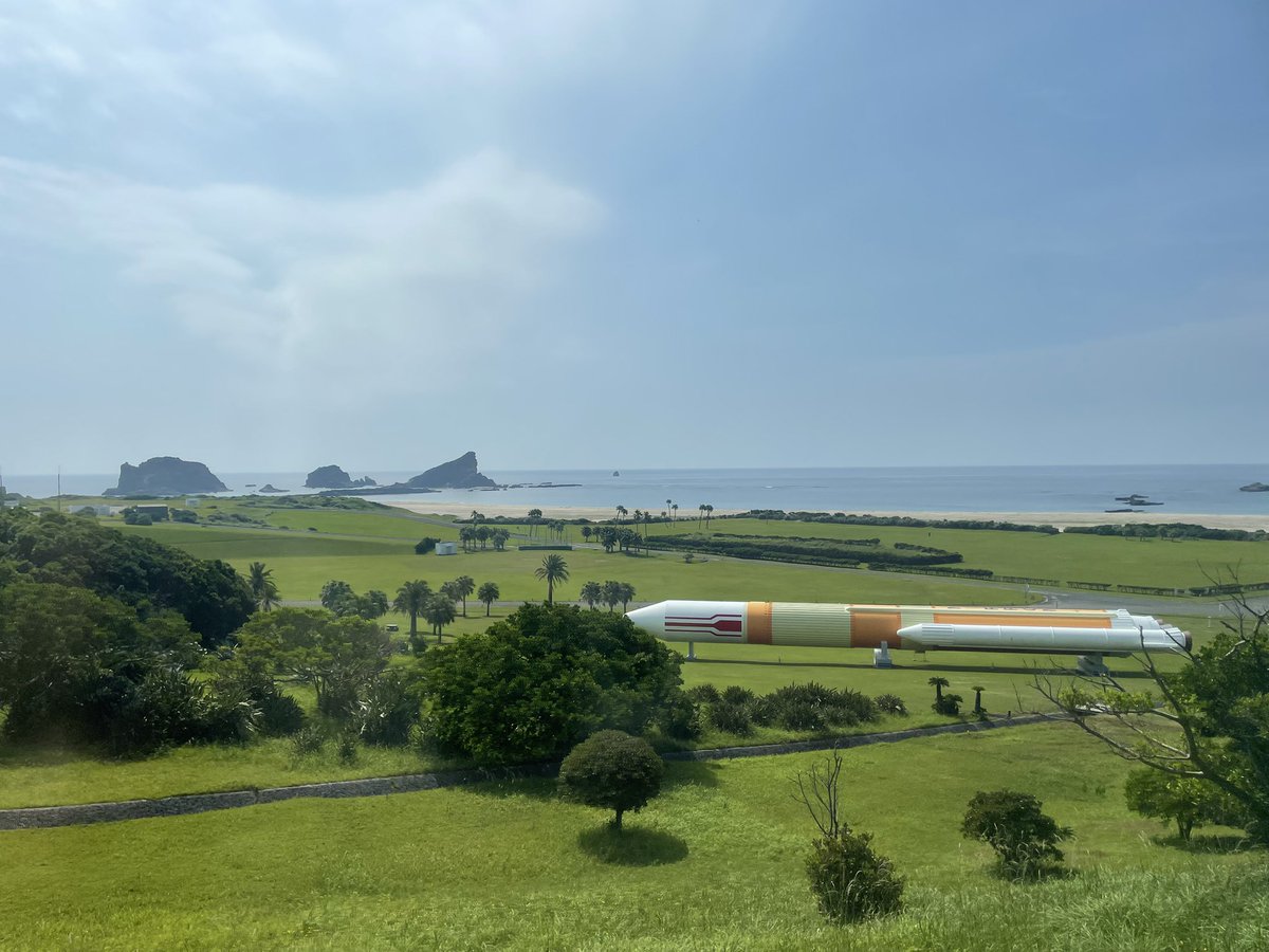 justonestep2025's tweet image. A little piece of green, reaching the sea 🌿🌊

📍 Tanegashima Space Center

#GreenVibes #OceanView #JapanTravel