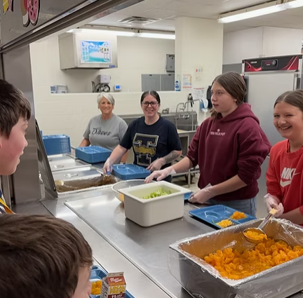 Unit50Schools's tweet photo. Help us in Sharing the Pride and Purpose Story Series as we look at the people and traditions that make Teutopolis extraordinary. Story #9: The Heart of the Kitchen - https://t.co/Oi1pLPnDQV https://t.co/sYtdCvVavb