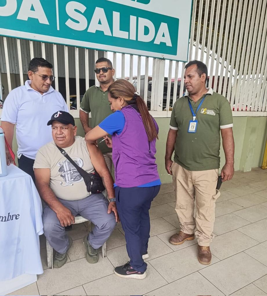 DPS_LosRios's tweet image. #ElNuevoEcuador | Los planes de contingencia de @Salud_Ec por el feriado nacional, contempla la activación permanente del Hospital Jaime Roldós Aguilera de #Ventanas y la unidad del cantón #Quinsaloma, asegurando la oferta de servicios esenciales, por ejemplo la vacunación.