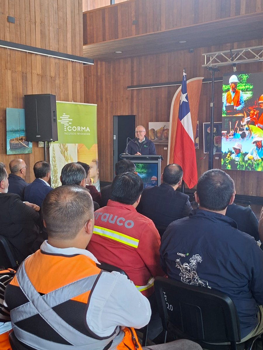 conaf_maule's tweet photo. 🤝Director (s) de CONAF Maule participó en el acto de Reconocimiento de @cormachile a la Ilustres Municipalidades en Convenio, por su destacado trabajo y compromiso en la Gestión de Prevención de #incendiosVegetacionales de sus territorios.  🔥 https://t.co/EyE6eyWyEE
