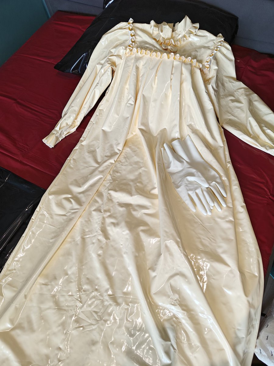 coatrPL's tweet image. New PVC nightdress #plasticfetish #pvc