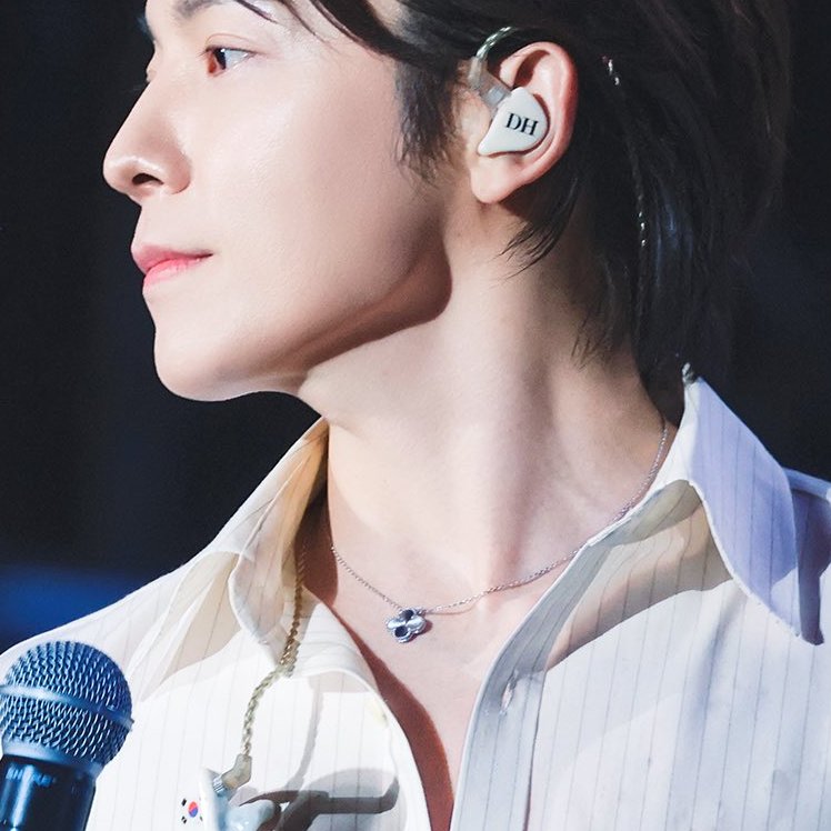 donghae profile side has always been flawless 

2012                                                    2026