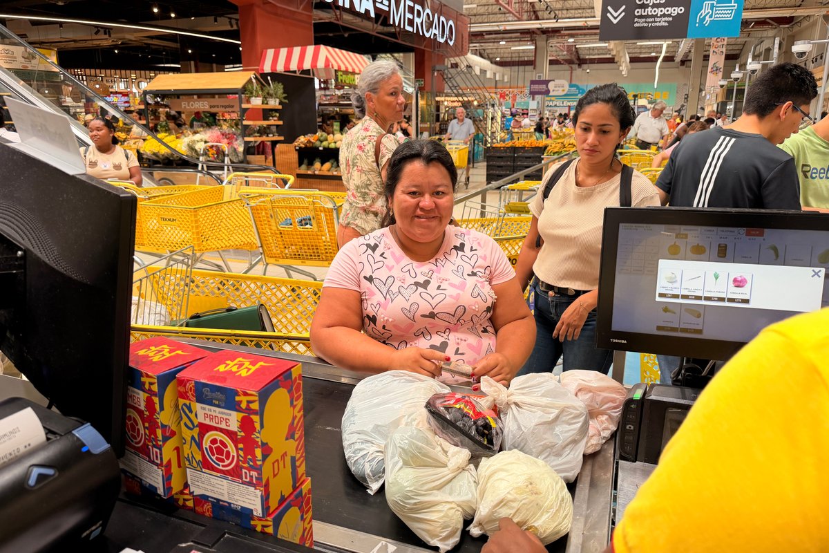 AJamundiValle's tweet photo. La Alcaldía de Jamundí acompañó a 100 madres beneficiarias en la redención del bono Éxito, un apoyo que se transforma en bienestar, tranquilidad y alimento para sus hogares.

#JamundíDesarrolloSocial #ConLasGoticasNutrimosVidas 
#Lactatón 
@Fundacion_Exito https://t.co/OMwtCFjHyD
