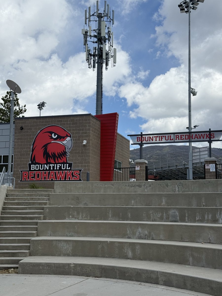 Coach_Brown5's tweet image. 📍 Looking for dogs that live in the trenches.⛓️⛓️‍💥
Win the line ❗️Win the game ‼️ 🐶🍖🏠

#GoDogs #ToughnessWins #PrideOfTheValley #DogPound #BewareOfDog