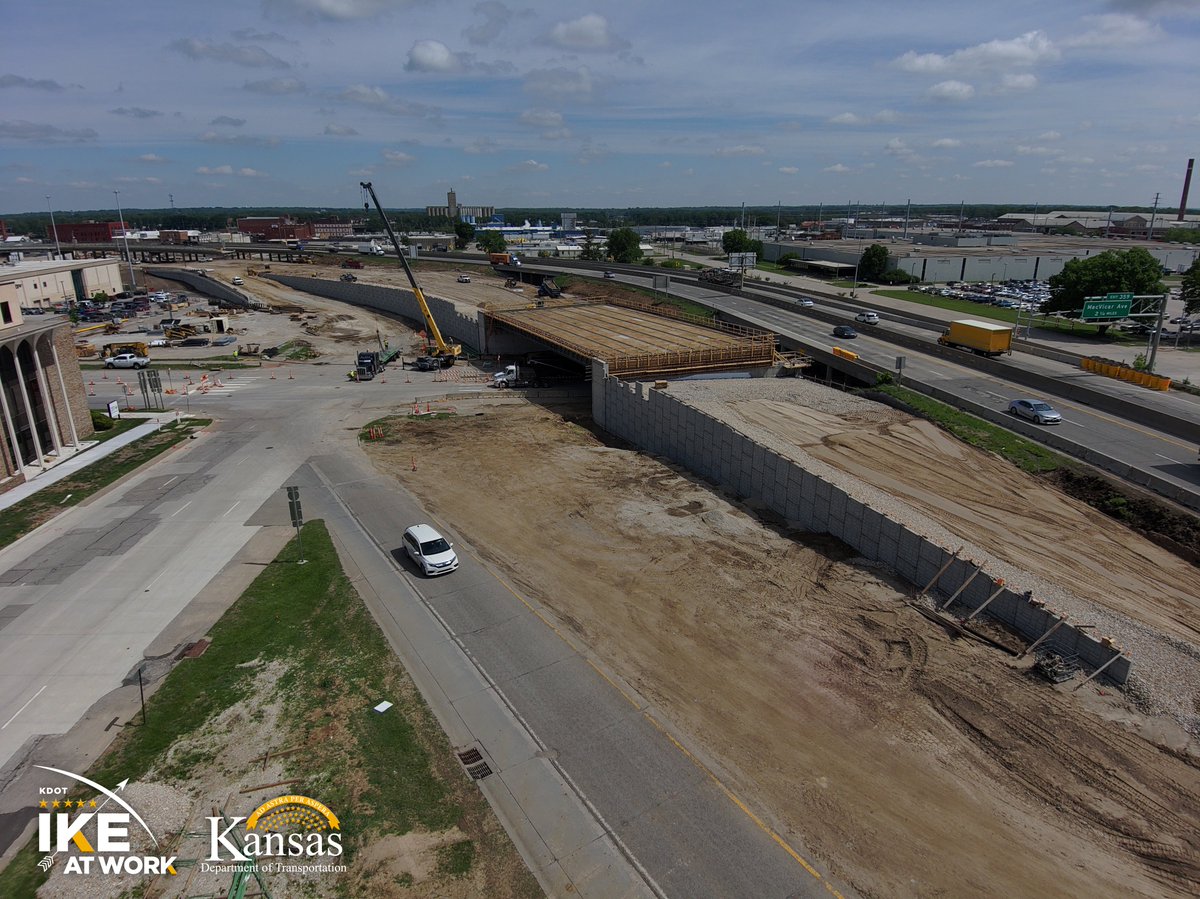 PolkQuincy's tweet photo. Work on the I-70 Polk-Quincy Viaduct continues, with deck pours, lighting, and landscaping taking place ahead of the I-70 closure. Progress is also being made on Topeka Boulevard, which will partially reopen in the coming days.

Learn more: https://t.co/LucgX5FaFQ https://t.co/QtDafMUjb2