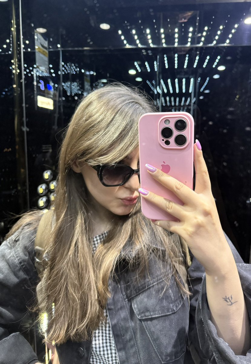helia🦢 tweet media