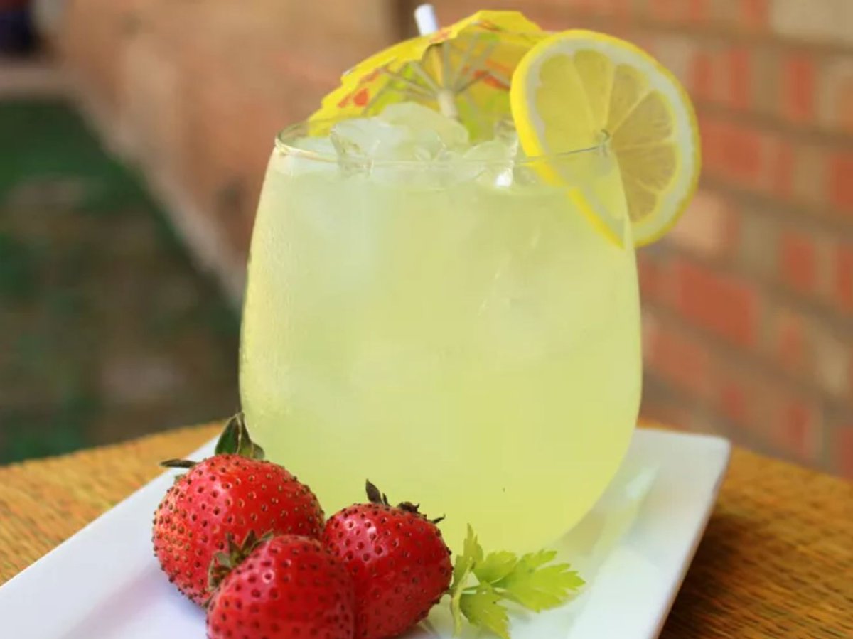 VSandersAuthor's tweet image. To celebrate the launch of the Book 4 refresh, I've found a refreshing historical recipe for us - Victorian lemonade!

Thanks to AllRecipes for this recipe!

buff.ly/vfptrTU 

#Cooking #Recipe