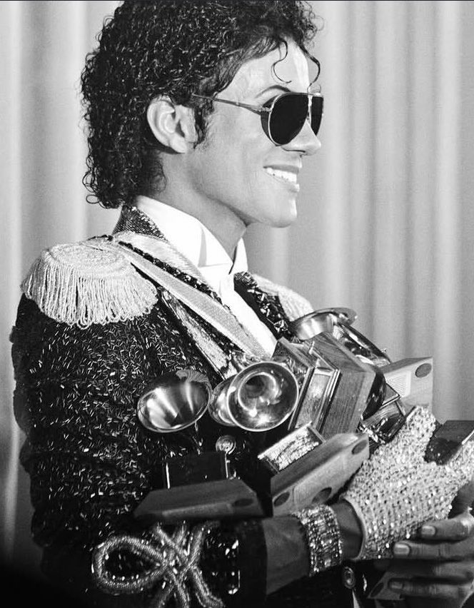 𝓥𝓮𝓻𝓸𝓷𝓲𝓬𝓪💫 | MJ fan tweet media