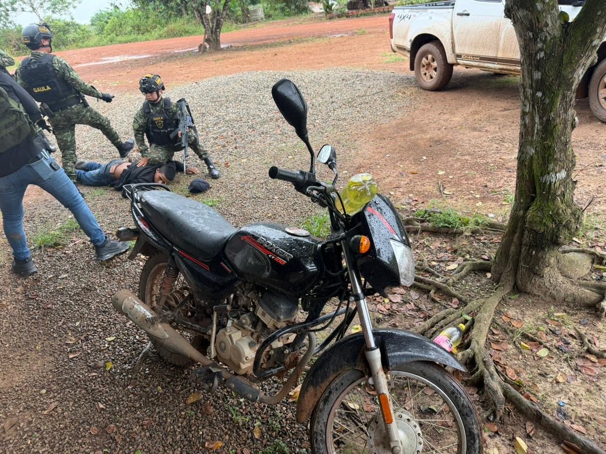 Frustramos un atentado contra transportadores en el Meta. En medio del contexto nacional de ataques, capturamos en Puerto Rico a dos presuntos integrantes del Frente “Iván Merchán”, que planeaban un hecho similar a los ocurridos en el Cauca.

Gracias a la inteligencia, la Fuerza