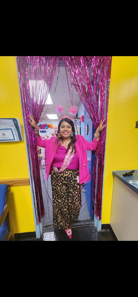 bramir13's tweet photo. Thank you to my principal @lunaleads and my Burnet family @BurnetElem1926 for making me feel special on my birthday today!🎂 🥳

 I am grateful, grounded, and more motivated than ever to keep serving students, supporting teachers, and leading with purpose. 💎💖

@MrsGarro https://t.co/FE7B2Cmthc