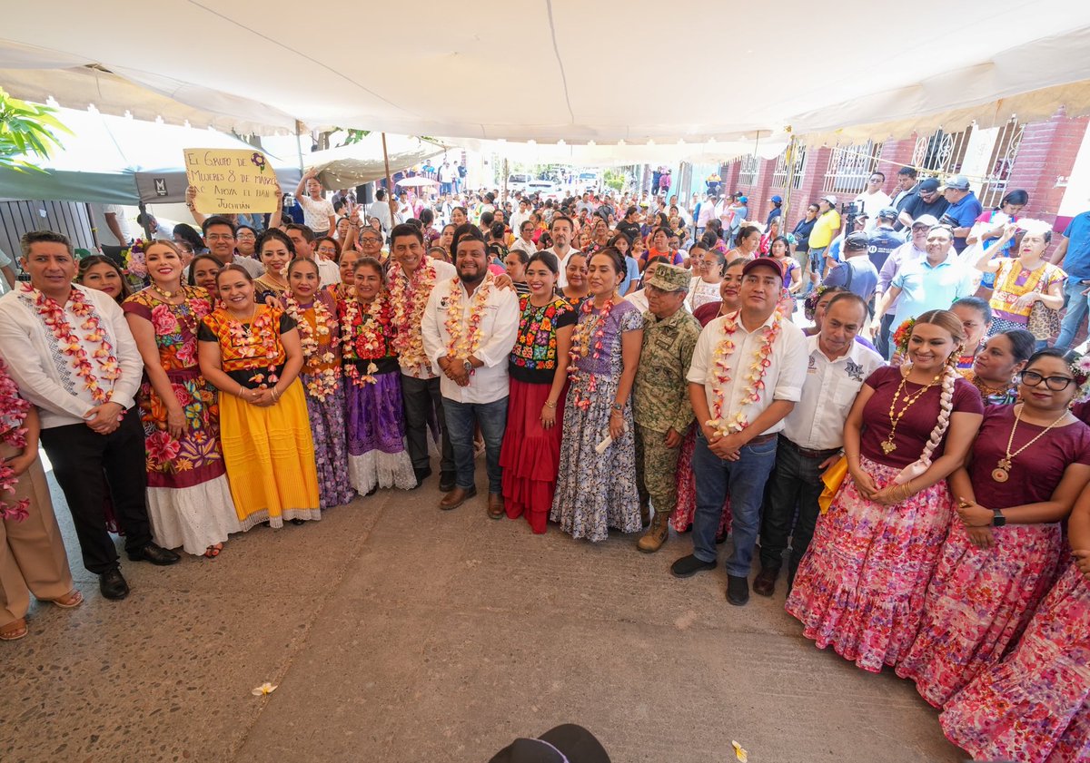 Nino_Morales1's tweet photo. En Juchitán de Zaragoza, acompañamos a nuestro gobernador, @salomonj, en la inauguración del Centro LIBRE para las Mujeres, un espacio pensado para fortalecer su autonomía, donde recibirán apoyo, orientación, capacitación y acompañamiento integral.

Este importante proyecto envía un mensaje a todas las mujeres que no están solas. Aquí encontrarán atención psicológica, asesoría jurídica y el respaldo de trabajadoras sociales, en un entorno seguro donde podrán expresarse y recibir apoyo.

#LaAuténticaVozDelPueblo #NinoMorales #Morena #SenadorDeTerritorio