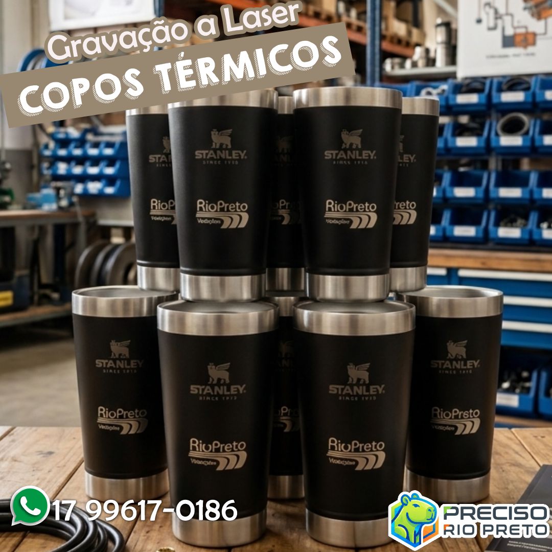 precisodecor's tweet image. Resistência reconhecida mundialmente, agora com a nossa cara. 💪🔧
 Copos Stanley originais, pretos e robustos, personalizados para a 'RioPreto'. Um clássico que dura para sempre, assim como a nossa gravação. #Stanley #RioPreto #GravaçãoALaser #TrabalhoBruto