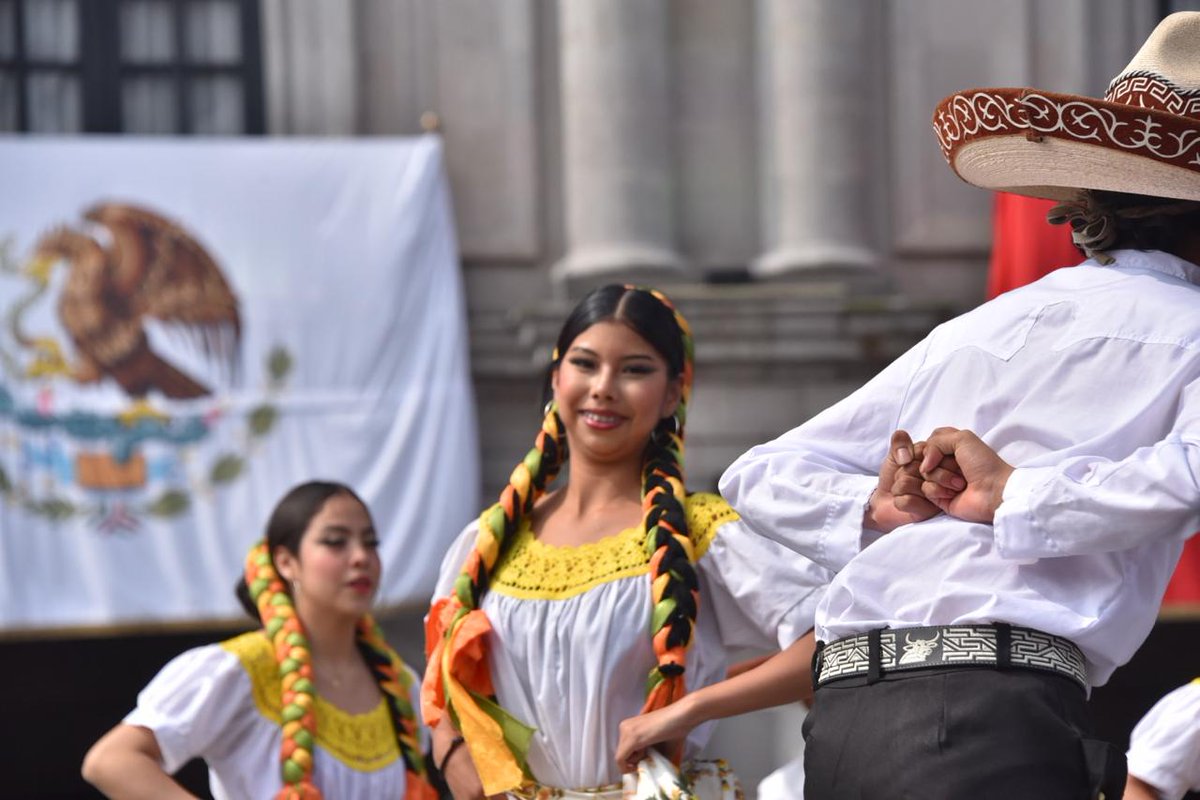 Antorchatv's tweet photo. #Fotodeldía | El arte que concebimos los antorchistas no está dirigido a las pequeñas elites sino a la mayoría de muestro país.
#cultura #jóvenes #arte #deporte #pueblo https://t.co/dB8V7zgfh9