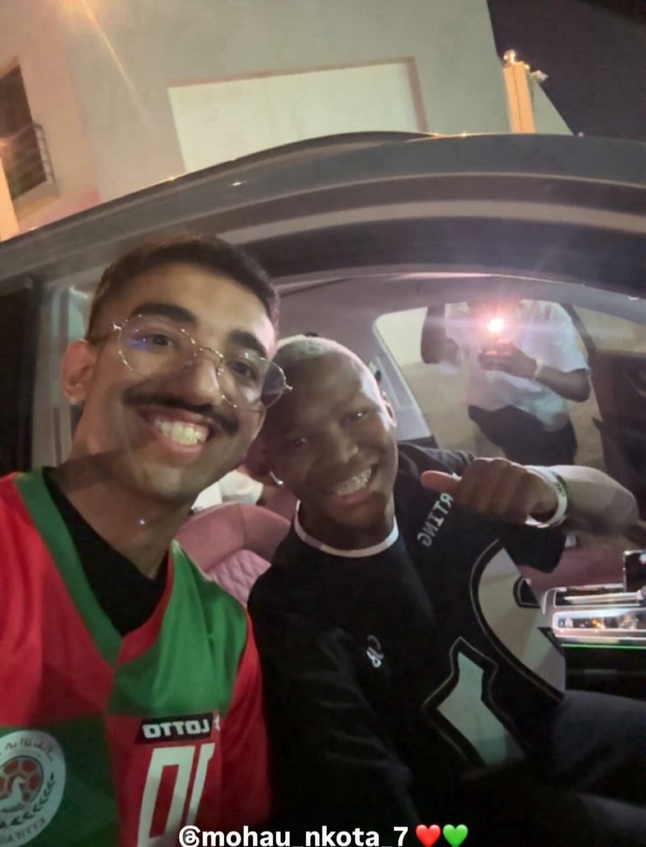MohauWorld's tweet photo. @8I96I Remember when you took a photo with the best talent in the world 😜 https://t.co/jEE7XA1CxU