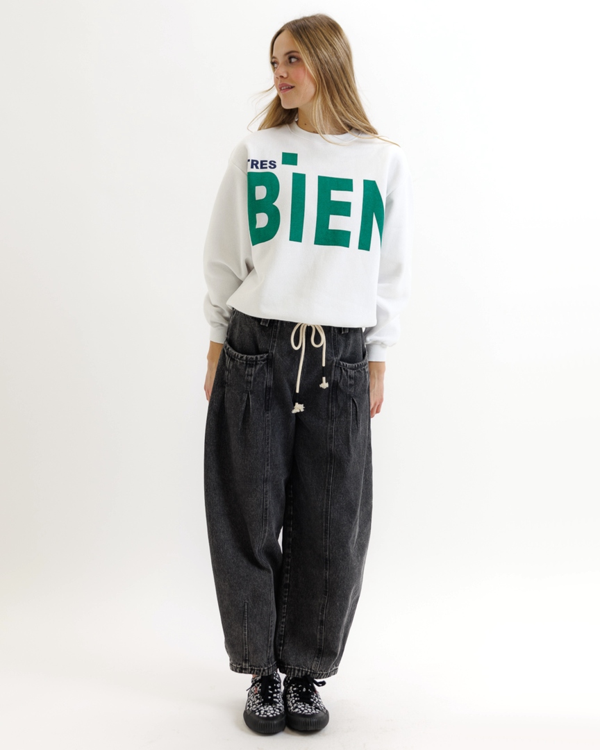 amomentofnow's tweet image. Level up your cozy game with The Extra Crew from Downeast. Features 'Tres Bien' graphic on soft cotton-polyester. Perfect for lazy Sundays. Try it 👉 amomentofnow.com/products/the-e… #TresBien #DowneastStyle #CozyVibes #PulloverPerfection #GraphicTees