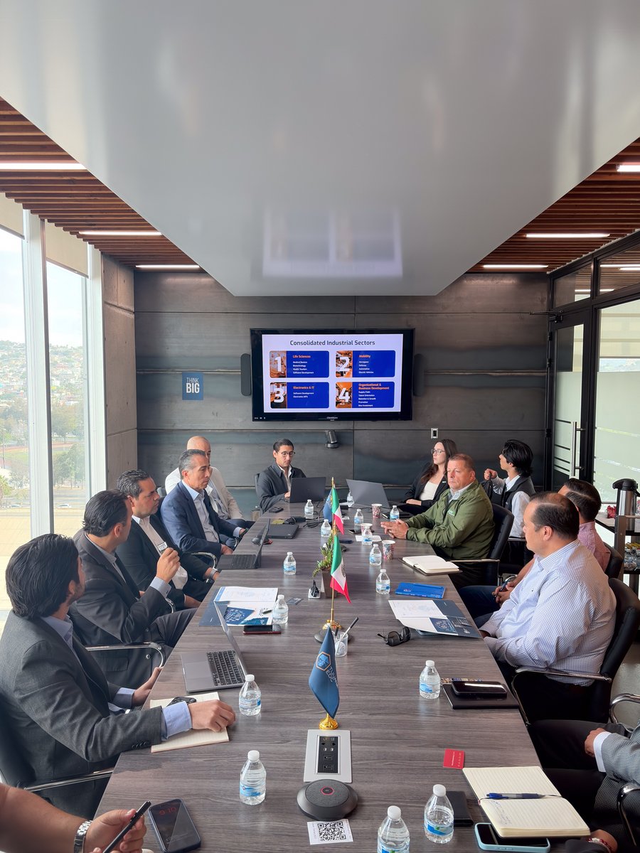 TijuanaEDC's tweet image. New investment in medical devices! 🩺🚀
We welcomed Hilo Industries for a business seminar and industrial tour. Together with our partners, we presented our strategic advantages and manufacturing strength. 🏭📈
#Tijuana #Nearshoring #FDI 🇲🇽✨