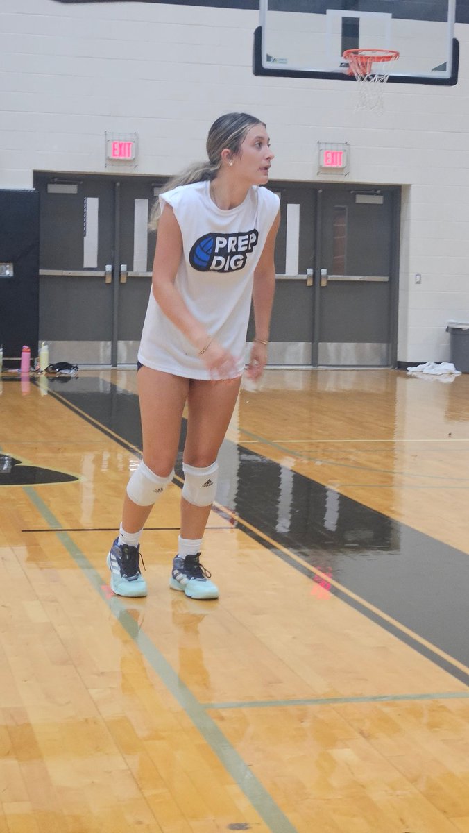 CyParkVB's tweet photo. Departing Seniors killing it in open gym one last time. https://t.co/TVLY1796AZ