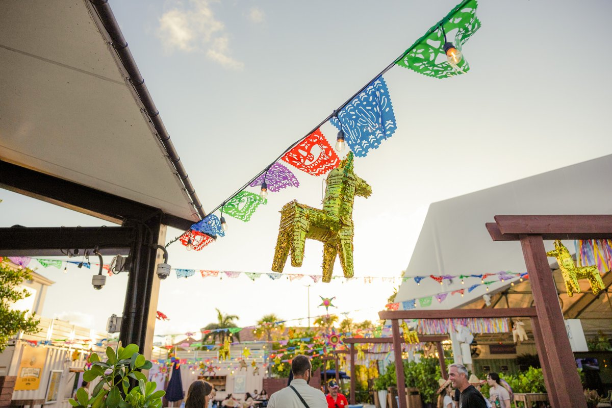 CarouselClb's tweet photo. Magic meets tequila on Saturday, May 2nd, at our Cinco de Mayo Celebration feat. a FREE beer when you buy a shot of tequila, piñatas, a mariachi band, and more!💫

🪅 RSVP at https://t.co/0JrVtrGkfS for a FREE Sombrero Hat *While Supplies Last* https://t.co/rwSfCpdqvo