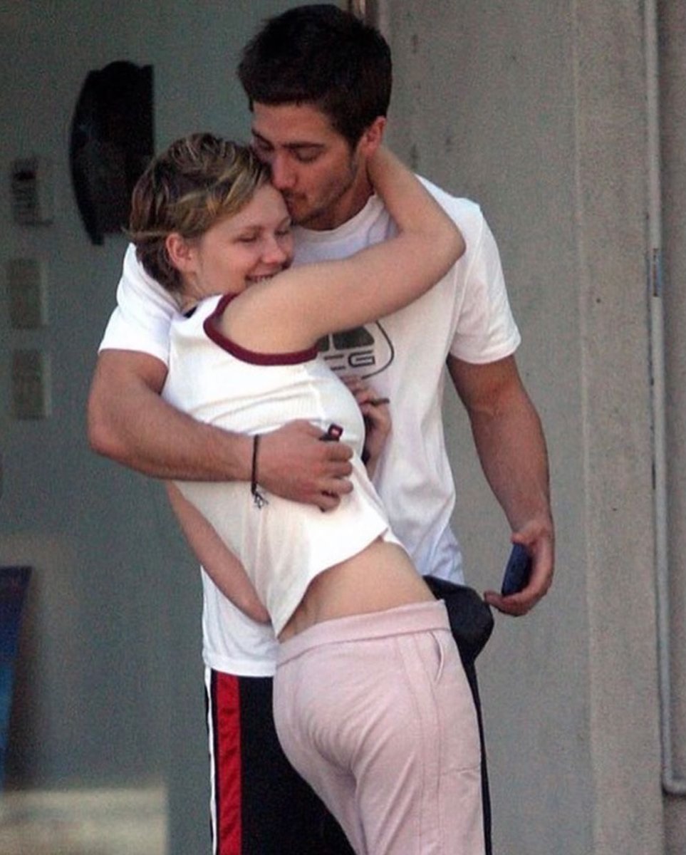 CinemaRhymes's tweet photo. Jake Gyllenhaal and Kirsten Dunst,2000s https://t.co/Q5OacKnhky