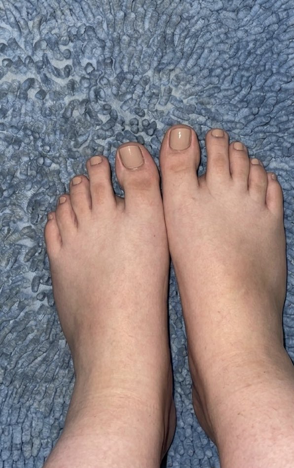 Secretstepss_'s tweet photo. Blue 💙 like my new OF account 
https://t.co/xMHDW9dbU8
Now is free😝 but in a few days things will change 
If you want exclusive content just dm me there 💙
#feet #feetish https://t.co/xL4vt0mW9D