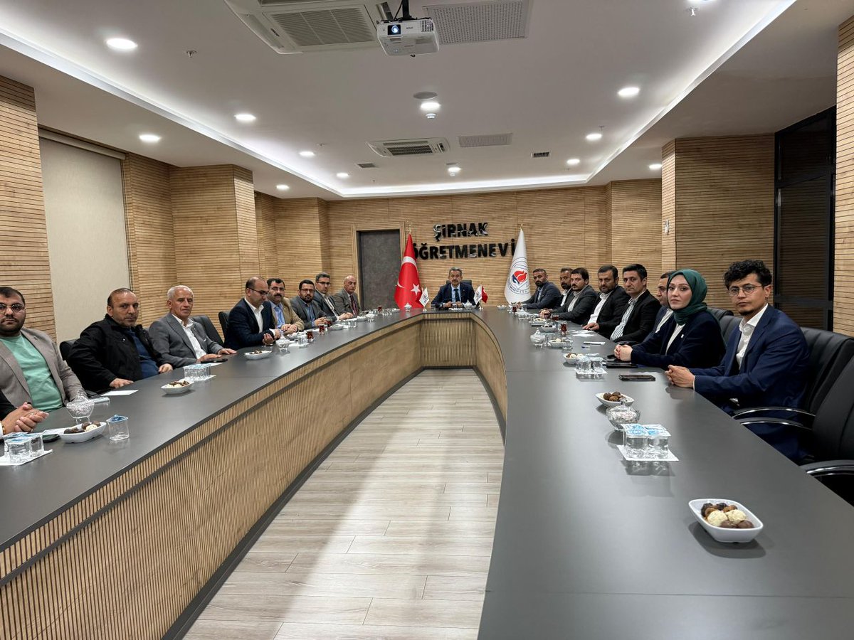 PSevdalilari73's tweet photo. Şırnak Valimiz Sn. Birol Ekici başkanlığında düzenlenen Eğitime Destek Platformu istişare toplantısına Peygamber Sevdalıları olarak katılım sağladık.
Eğitim konularında fikirlerimizi beyan ederek, şehrimizin eğitim vizyonuna katkıda bulunduk. Rabbim hayırlara vesile kılsın. ✍️📚 https://t.co/dTZcGOXOza