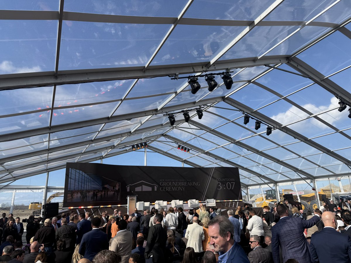 AshleyBastock42's tweet image. The #Browns groundbreaking ceremony for the new Huntington Bank Field is about to begin: