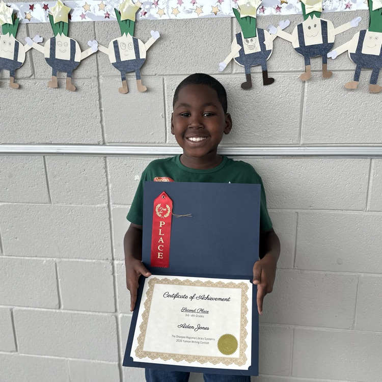 lyonsupperelem's tweet image. Congratulations to Aiden Jones, who won 2nd place in the Yumion writing contest for grades 3-4. 🎉🧅📝

#lues #shine