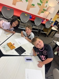 PCESMustangs's tweet photo. First graders stepped back in time, using stamps to experience life as colonial journalists working at a printing press! 📰✨ Hands-on history in action as they learned how news was shared long ago. #PCES #SpringHillSchools https://t.co/zE7x60NQ2X