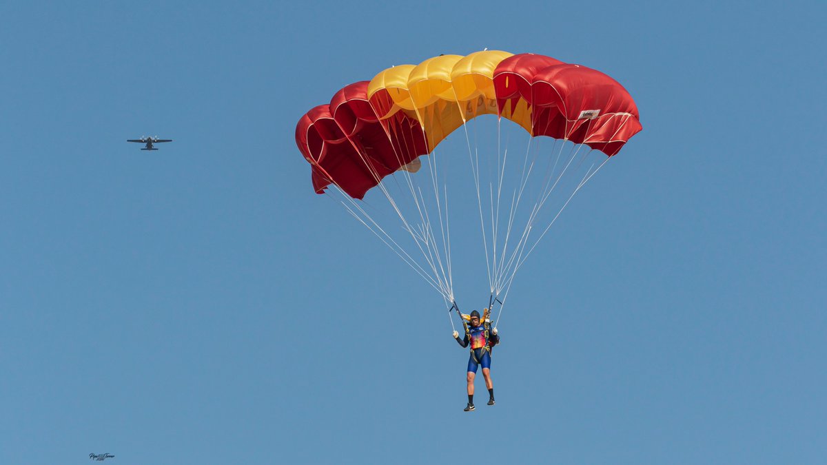 PipaTerrer's tweet photo. Del 20 al 23 de abril de 2026 en la #BAAlcantarilla se disputó el campeonato militar de paracaidismo. @EjercitoAire #C212 #aviocar https://t.co/im81rKu6G8