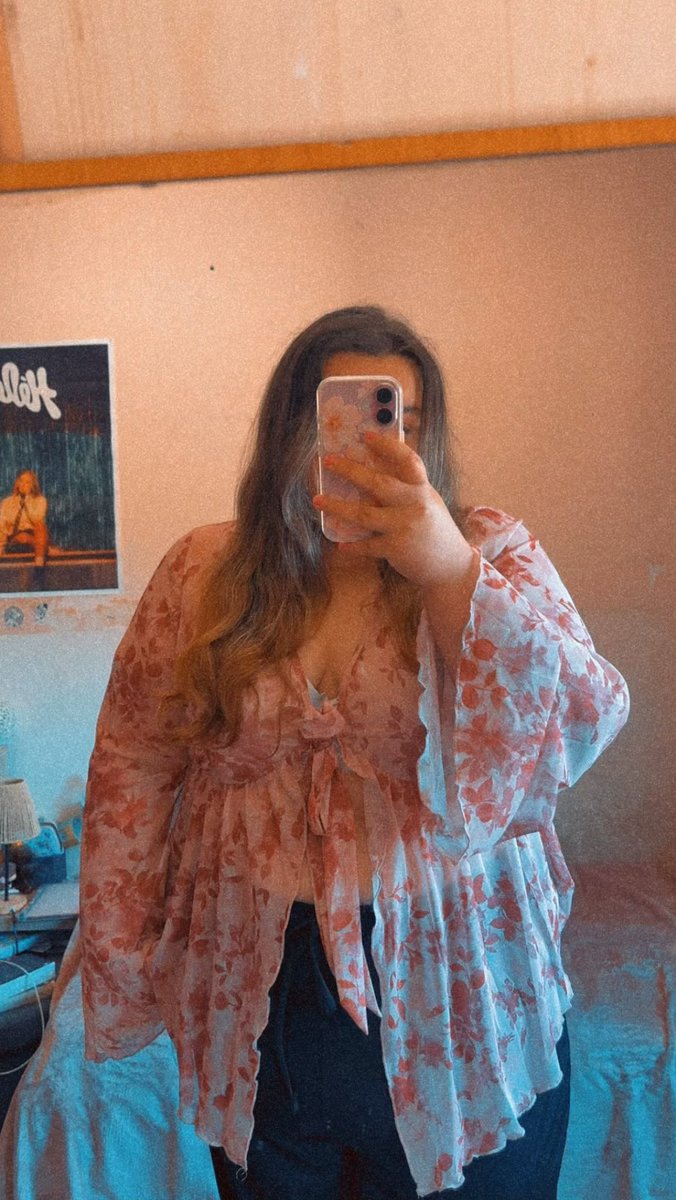 Anaislvr3's tweet image. Je suis désolé mais faut qu’on parle du filtre trop beau sur insta j’ai testé 😗
Le rendu est ouf 😮‍💨 
#insta #fypシ゚viral