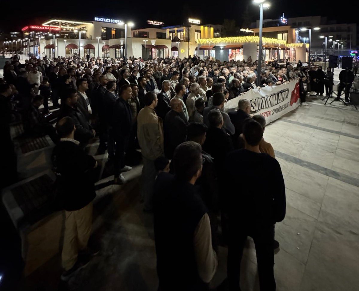 tekinmucahit02's tweet photo. 📍ADIYAMAN-MEYDAN 

🇵🇸 🇹🇷🛳️ #Sumud İçin Ayağa Kalk!

Özgürlüğün sesi Sumud'a yönelik gerçekleştirilen saldırıya karşı tepkimizi göstermek için meydanları doldurduk. İnsanlığı hedef alan bu saldırıyı asla kabul etmiyoruz. 

Sesimiz, Gazze'nin direnişi kadar gür çıkmaya devam edeck https://t.co/jNSsW1KiAs