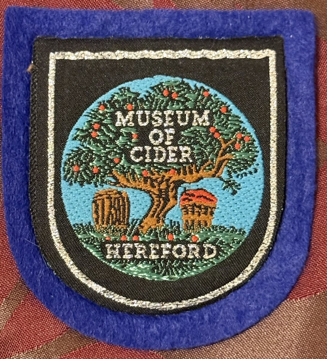 Trevor_FJ's tweet image. Felt badges have been used by hikers since the early 20thC to remember places. Originating from Scouts collecting merit badges, these felt badges let hikers to personalise hats etc with emblems. I got this one from the Museum of Cider in Hereford, England. #cider #museum #badges