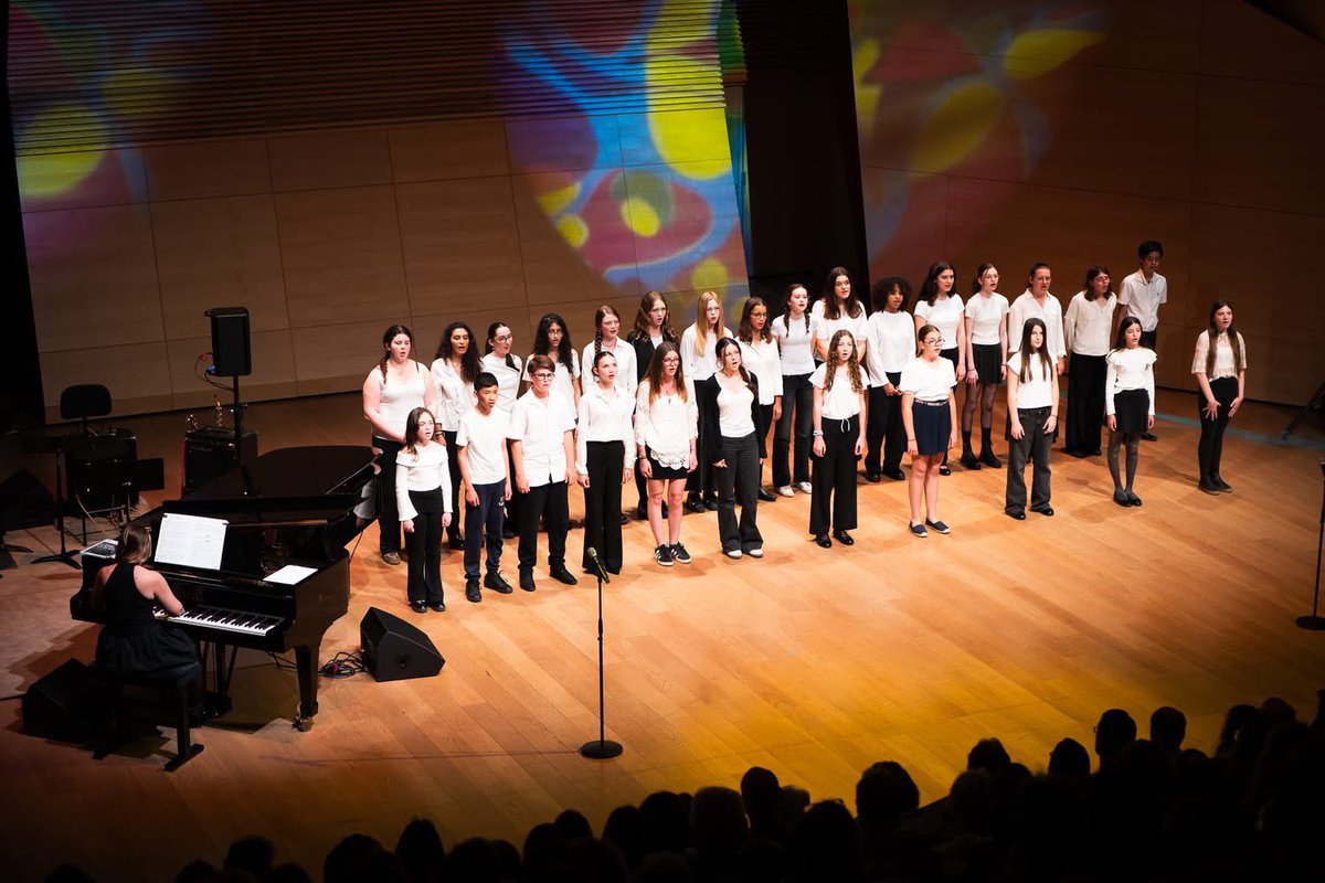 beafontaine's tweet photo. « Voyages », thème du concert du choeur d’enfants du conservatoire d’Antibes Juan-les-Pins 💙 https://t.co/JMpr8kBw3N