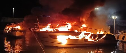 PowerYacht's tweet image. Two Boats Wrecked by Fire in Scoglitti, Sicily
#BoatFire #BoatWreck #FireFighting #NoInjuries #Scoglitti #ClubNautico #Sicilia #VigilidelFuoco #Ragusa #SantaCroceCamerina #MaliciousFire #NoInjuries #SportCruiser #Jeanneau #Salpa #OutNews 
poweryachtblog.com/2026/04/two-bo…