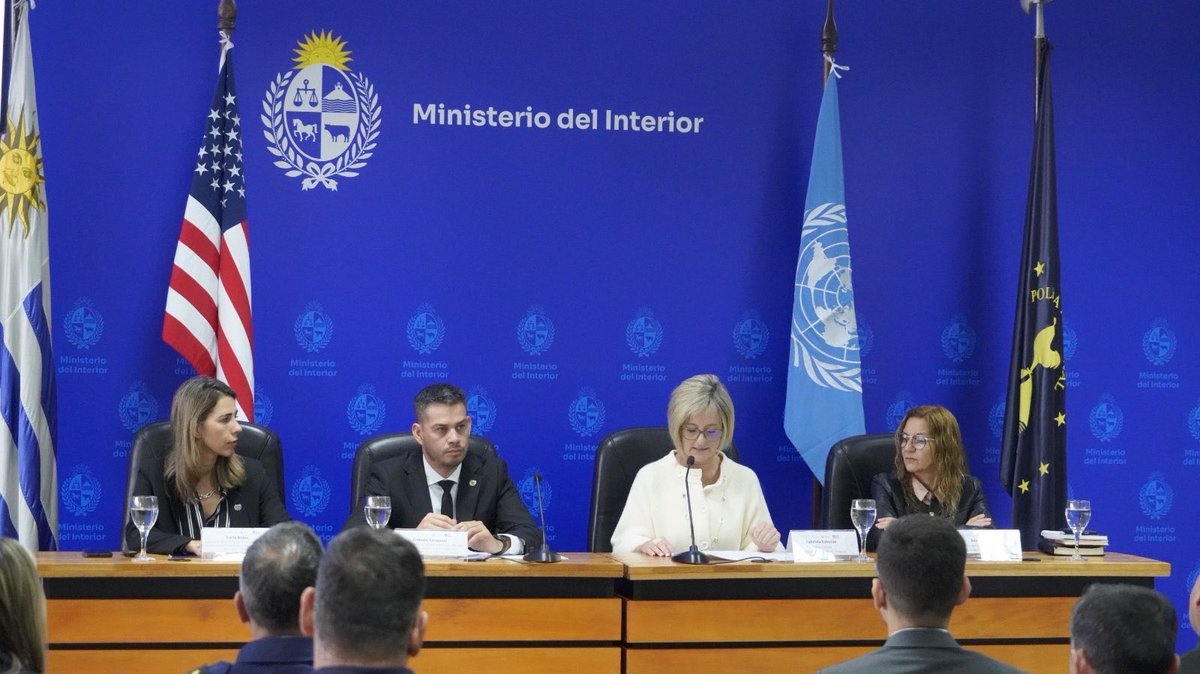 UNODCROCOL's tweet image. #Uruguay 🇺🇾 |  Llevamos a cabo una capacitación en inteligencia penitenciaria a más de 60 funcionarios de @Minterioruy @cefopen, @FiscaliaUruguay,  con el apoyo de @stateinl, 🎯para prevenir y desarticular organizaciones criminales que operan en y desde las cárceles. 📉