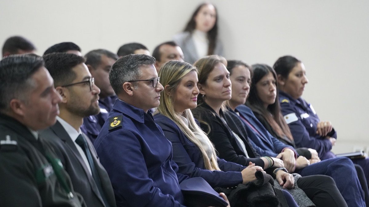 UNODCROCOL's tweet image. #Uruguay 🇺🇾 |  Llevamos a cabo una capacitación en inteligencia penitenciaria a más de 60 funcionarios de @Minterioruy @cefopen, @FiscaliaUruguay,  con el apoyo de @stateinl, 🎯para prevenir y desarticular organizaciones criminales que operan en y desde las cárceles. 📉