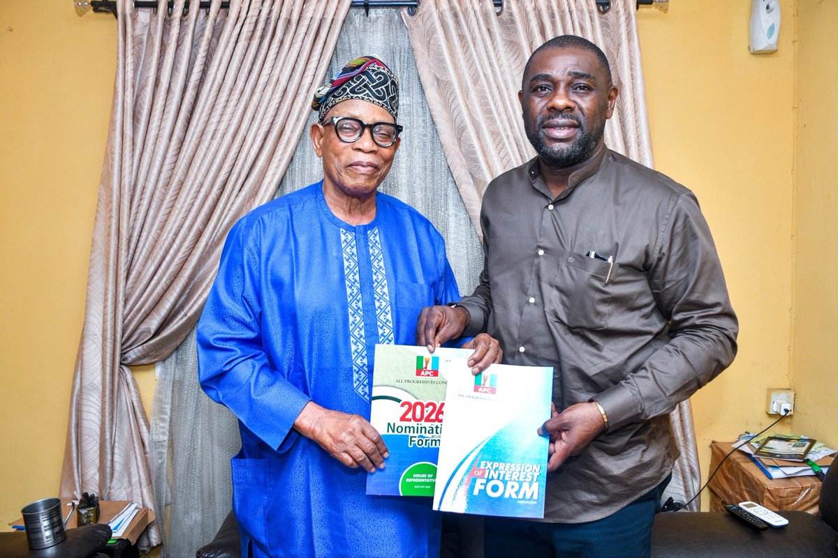 It was an honour to present my expression of interest and nomination form to our revered GAC Leader, Omoba Olumuyiwa Sosanya, who graciously gave his blessings and support.

We also received the same warmth and support from our APC Apex Leader in Agboyi-Ketu, Pa Stephen Oyedele.