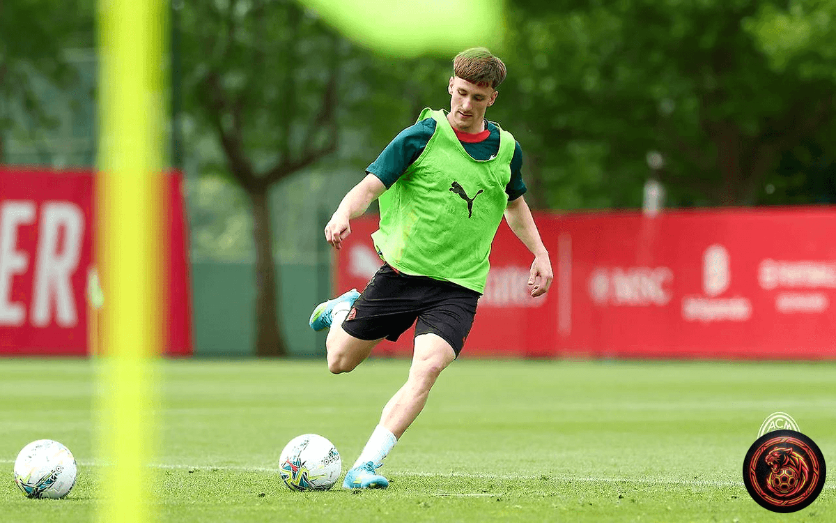 FootballGoalFC's tweet image. 🚨 𝗕𝗥𝗘𝗔𝗞𝗜𝗡𝗚  

Training session in full swing as AC Milan prepares for their next clash! 🏋️‍♂️⚽️  

#SempreMilan #ACMilan #Training #Football