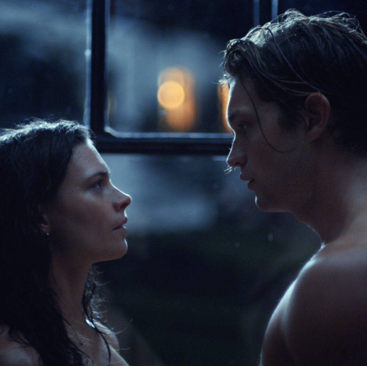 sararipple's tweet photo. I'm dying over this scene....... what to expect.....CHEMISTRY &amp; SPICE INCOMING! 🥵🔥🔥 We need this scene RIGHT NOW! 

#MaxtonHall #rubyjames

from @ohanaeditss on IG &amp; @PrimeVideo https://t.co/9JrZyhAio0