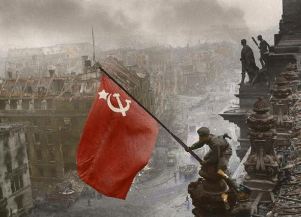 #FelizJueves 
El 30 de abril de 1945 quedó marcado en la historia como el día en que el fascismo comenzó a ser derrotado definitivamente.
facebook.com/AntorchaNoroes…
#union #Huimanguillo