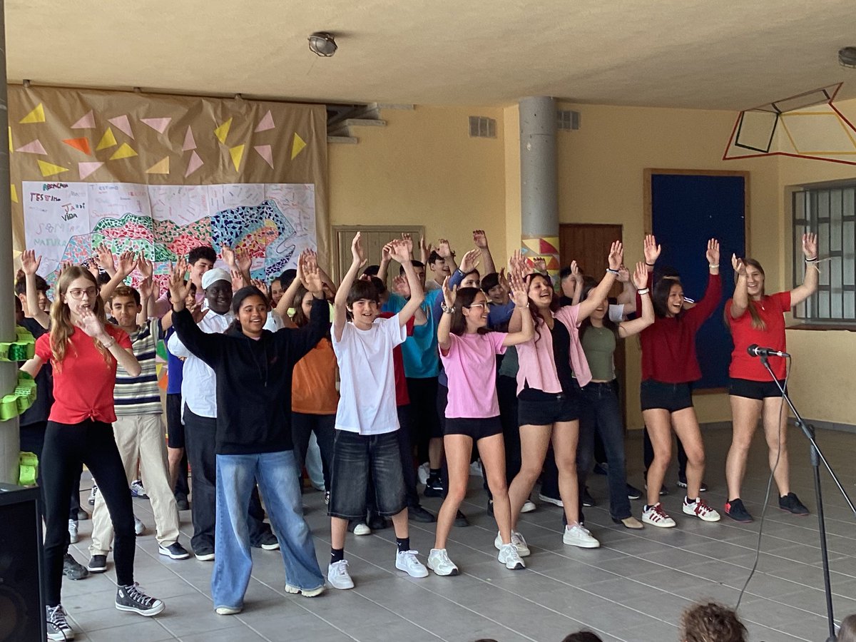 PompeuFabraSalt's tweet photo. Avui a l'escola, hem celebrat els Jocs Florals! Els alumnes de Primària i de Secundària han mostrat el seu domini de la llengua i la seva creativitat. Enhorabona a tots! https://t.co/gJqqHRbGne