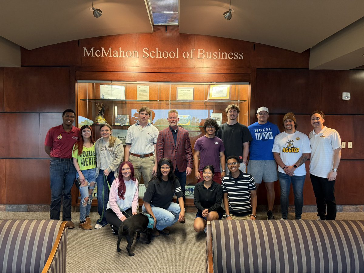 CUinBusiness's tweet photo. Strong Business Club meetings this semester at Cameron University with great guest speakers sharing real world experience. Next semester is going to be even better.
#Business #Leadership #Students #Networking #cuinbusiness https://t.co/Rfq0M6a54L