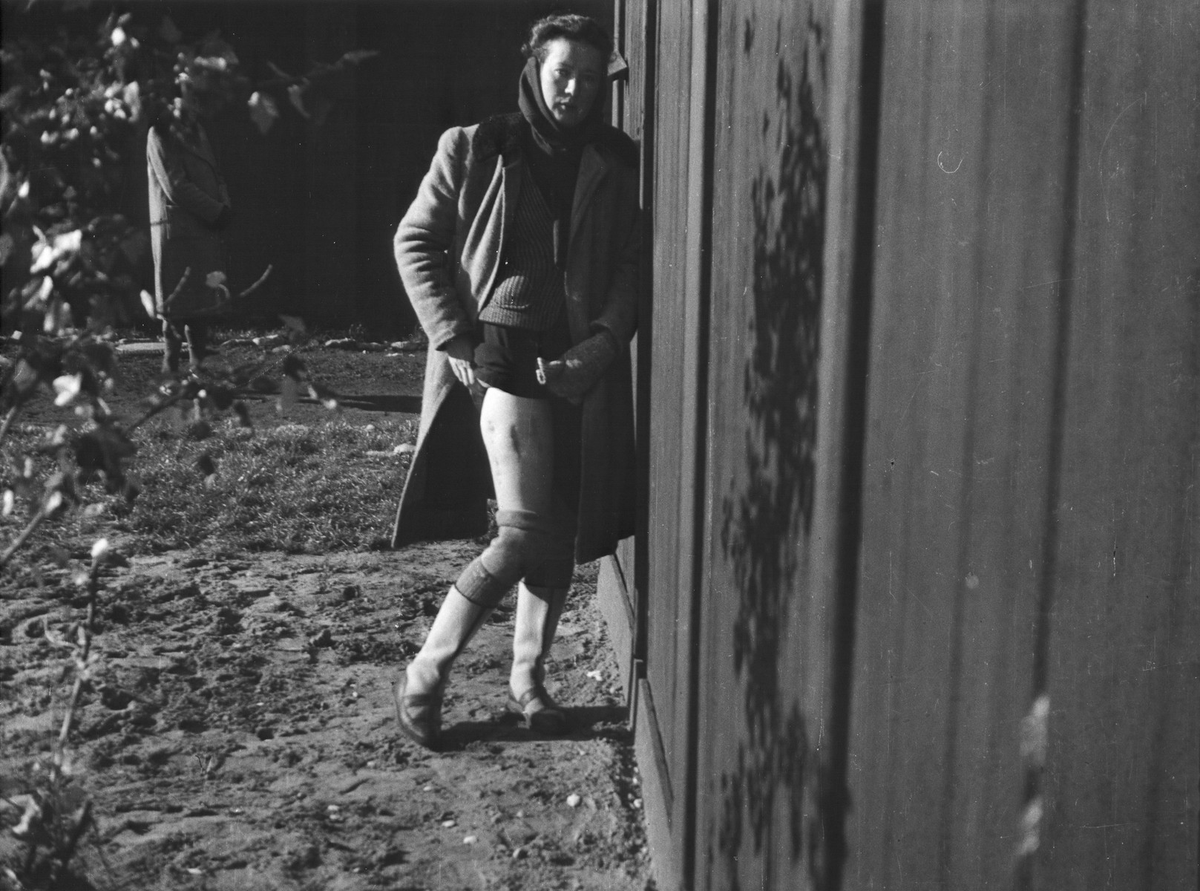 HolocaustMuseum's tweet photo. Joanna Szydłowska secretly took photos of female Polish prisoners subjected to medical experiments at Ravensbrück concentration camp. She was a victim too. The camp was liberated #OTD in 1945 by the Soviets. Doctors who performed the experiments were later tried for their crimes. 📷: USHMM, courtesy of Anna Hassa Jarosky and Peter Hassa