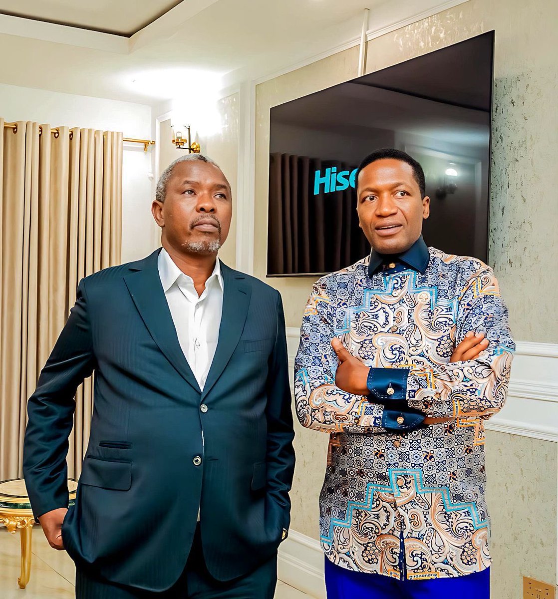 zimcelebs__'s tweet image. Elder Kudakwashe Tagwirei connects with Uebert Angel of Spirit Embassy during the Financial Delivery Service 💼

A powerful moment of faith, vision &amp;amp; purpose—where leadership meets transformation and ideas align for impact.

#LeadershipInMotion #SpiritEmbassy #Vision #Impact