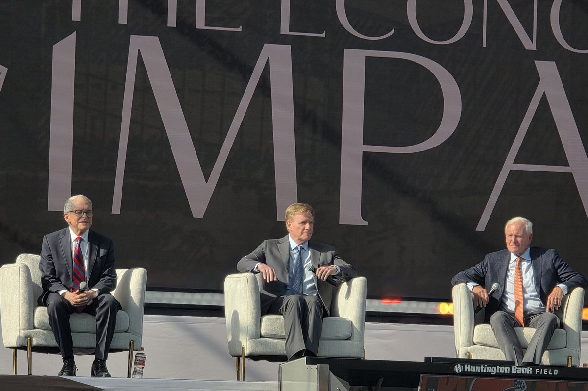 camijustice's tweet image. #Browns co-owner Jimmy Haslam is joined by Ohio governor Mike DeWine and NFL Commissioner Roger Goodell as they celebrate the groundbreaking of the new Huntington Bank Field in Brook Park.