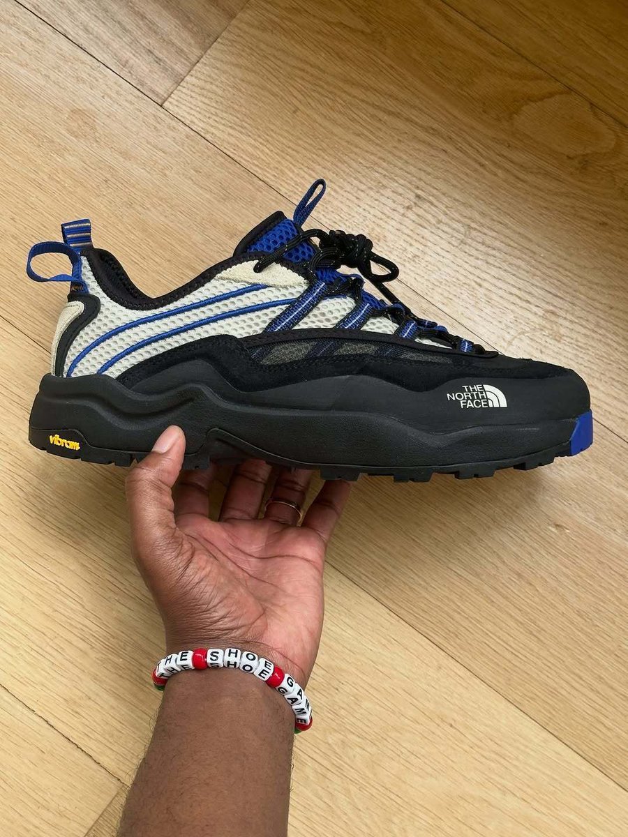 JustFreshKicks tweet media