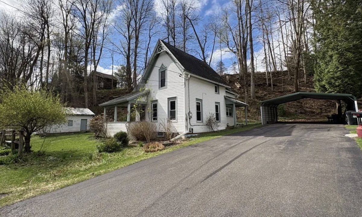 oldhouseunder50's tweet image. Turn-of-the-Century #NewYork gem  $88,900. oldhousesunder100k.com/turn-of-the-ce…